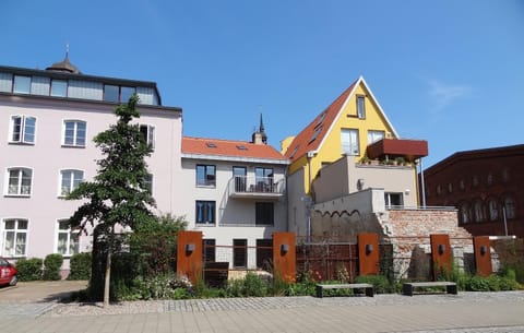 Property building, Facade/entrance, Day