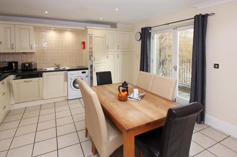 Dining area, minibar, toaster, washing machine, kitchen