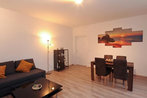 Classic Apartments - zentral - bis 6 Personen - Parkplatz Wohnung in Coburg