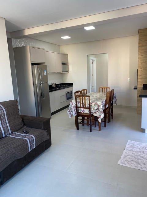 Apartamento a 50 metros da praia de canto grande Apartment in Bombinhas