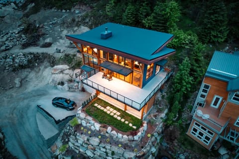 Luxe Modern Timberframe - Iconic Panorama Views with AC Chalet in Nelson