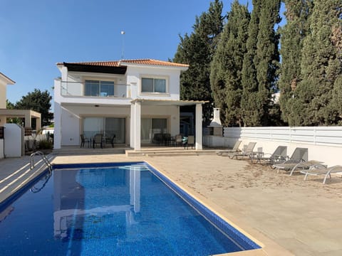 Lucky 7 Beachfront Villa Perivolia Villa in Larnaca District