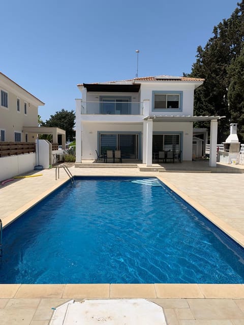 Lucky 7 Beachfront Villa Perivolia Villa in Larnaca District