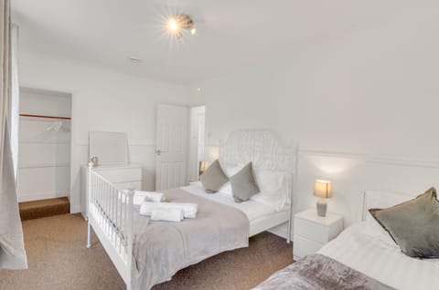 Guest Homes - The Lodge Maison in Norwich