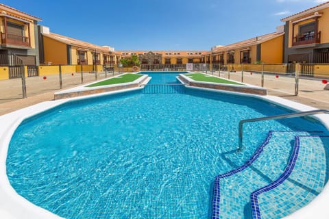 Property building, Swimming pool, Swimming pool