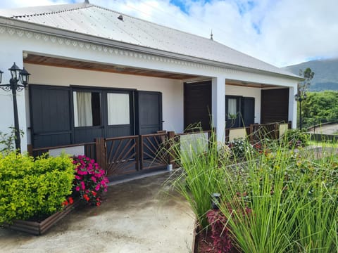 CHAMBRES ET TABLES D'HOTE DU VOYAGEUR Bed and Breakfast in Réunion