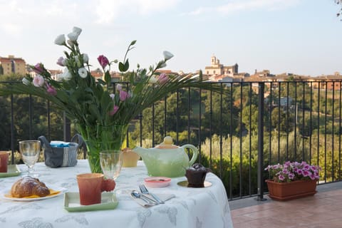 Balcony/Terrace, Breakfast, Continental breakfast