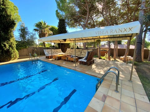 Villa Sitges El Ranch Amaizing Outdoor Areas Beaches at 5 minutes walk Sitges at 15 min drive AC Pool Jacuzzi & Garden XXL Villa in Calafell