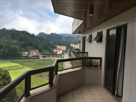 Apartamento Inteiro com Vista do Lago Quitandinha Condo in Duque de Caxias