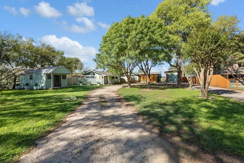 Guadalupe Bluff Farmhouse House in Kerrville
