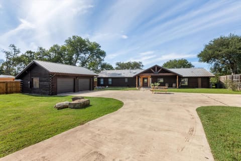 Guadalupe Bluff Log Cabin Wohnung in Kerrville