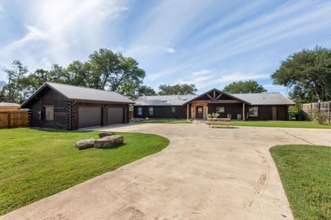 Guadalupe Bluff Log Cabin Apartment in Kerrville