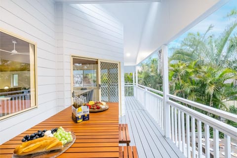 The Birubi Beach House 11 Campbell Ave Close to the beach pet friendly holiday home Casa in Anna Bay