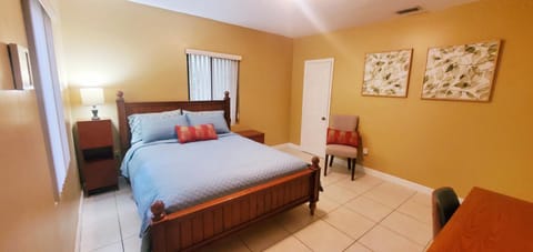 Royal Poinciana Stay Bed and Breakfast in Miami Springs