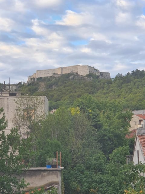 Nearby landmark, Day, Landmark view, Mountain view