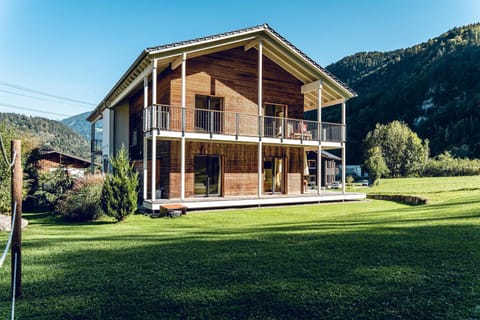 Property building, Natural landscape, Garden, Garden view, Mountain view