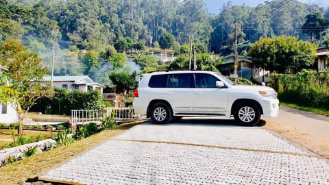 Eden Grand Bungalow Nuwaraeliya Villa in Nuwara Eliya