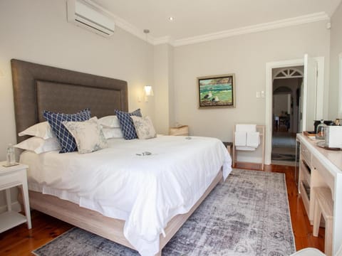 No 4 Boutique Beach House Bed and Breakfast in Port Elizabeth