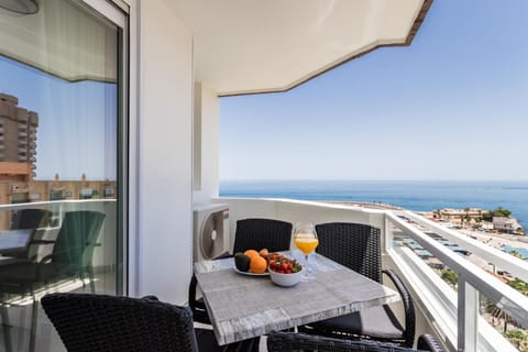 View (from property/room), Balcony/Terrace, Seating area, City view, Sea view