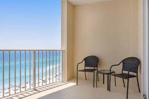 PARKING INCLUDED-Beachfront 2BD Ocean Villa! Gorgeous Amenities, Private Complex House in Long Beach