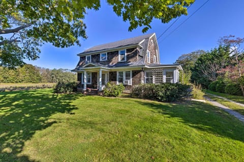 Historic North Fork Farmhouse Near Wineries! Haus in Peconic
