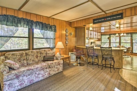 Cozy Retreat with Fire Pit Less Than 1 Mi to Mille Lacs Lake Haus in Mille Lacs Lake