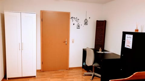 Budget rooms in Halle with shared bathroom, Free WiFi, Netflix & iPad Apartamento in Halle Saale