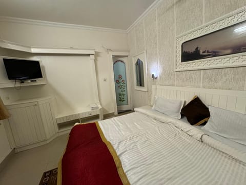 Hotel Kamal Nearest To Taj Mahal Hotel in Agra