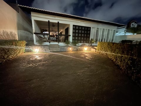 Linda casa com jacuzzi no coração de ponta negra House in Parnamirim