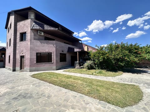 Luxury Villa with a Pool Chalet in Yerevan