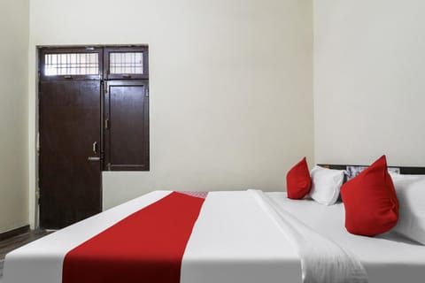 OYO Samrat Residency Hotel in Noida