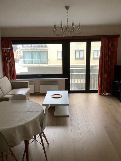 Zongerichte studio Sint-Idesbald met mooi zeezicht Apartment in Koksijde