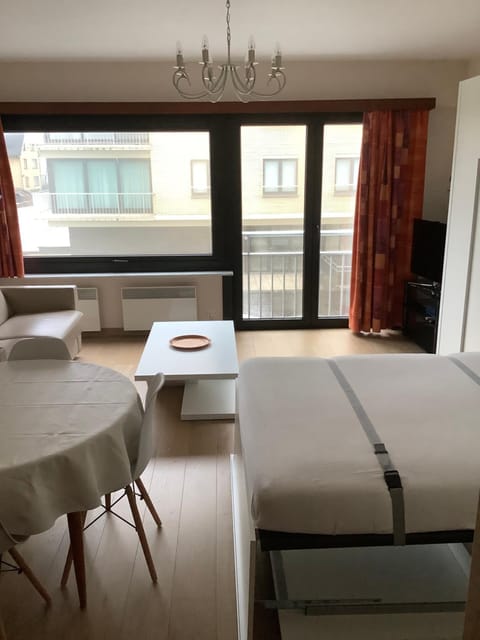 Zongerichte studio Sint-Idesbald met mooi zeezicht Apartment in Koksijde