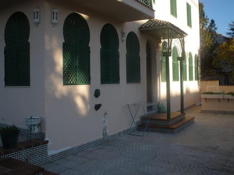 Patio, Facade/entrance