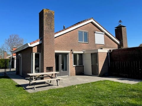 Property building, Garden, Balcony/Terrace