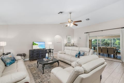 Luxury Waterfront Home with Pool Pet-friendly Villa Tortuga Roelens Vacations House in North Fort Myers