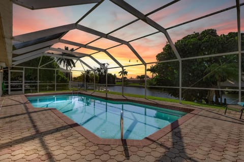 Luxury Waterfront Home with Pool Pet-friendly Villa Tortuga Roelens Vacations Haus in North Fort Myers