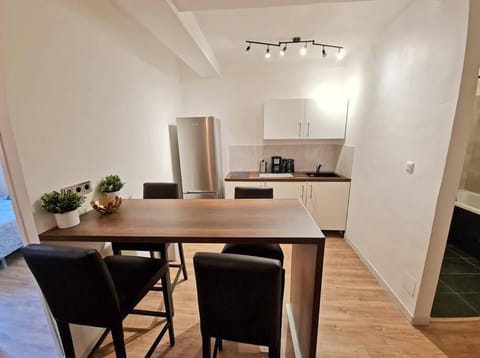 GregBnb - T2 Design 43m2 - Toulon Est - Wifi Fibre - n2 Apartment in Toulon