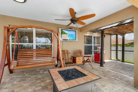 Private Waterfront Villa Heated Pool Pool Table Villa Heat Wave - Roelens Vacations House in Cape Coral