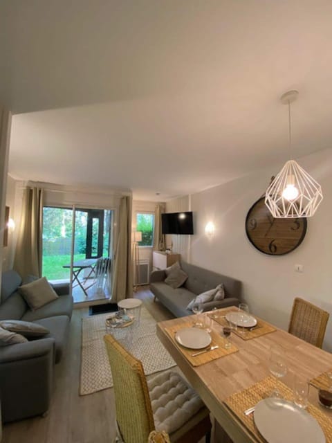 "Magnifique 2 pieces vue Golf" Piscine et Jardin Deauville Apartment in Deauville