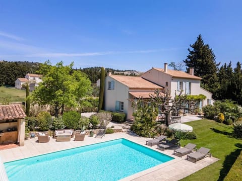 Charmant Mas à Paradou avec Piscine, Terrasse et Jardin, Près des Alpilles - FR-1-599-35 House in Arles