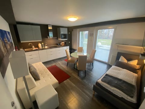 Bed, Kitchen or kitchenette, Photo of the whole room, Seating area, Dining area, Bedroom, minibar, stove