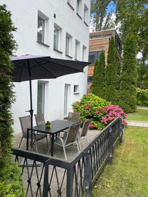 Property building, Patio, Day, BBQ facilities, Garden, Balcony/Terrace, Dining area, Garden view