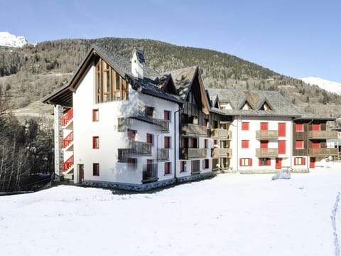 Property building, Winter, On site