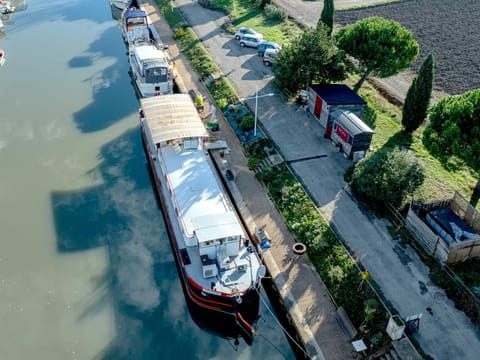 Natural landscape, Location, Parking