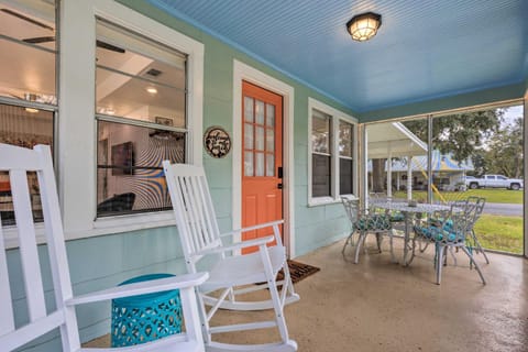 Charming Gulf Coast Cottage - 1 Mile to the Coast! Casa in Long Beach