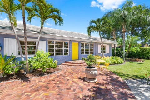 Spanish Style- Heated Saltwater Pool/grill, Min to Beach & Atlantic House in Delray Beach