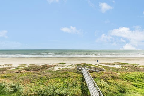 Kahala Sunrise House in Hitchcock