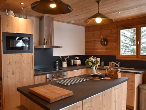 Chalet avec cheminée, WIFI et grande terrasse à Montgenèvre, proche pistes et tout confort - FR-1-266-179 Chalet in Montgenèvre