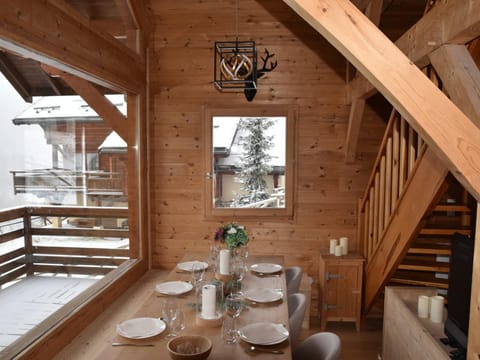 Chalet avec cheminée, WIFI et grande terrasse à Montgenèvre, proche pistes et tout confort - FR-1-266-179 Chalet in Montgenèvre